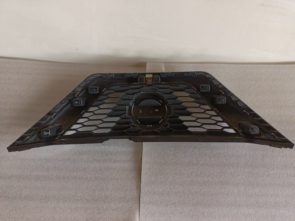 62310HV32B Решетка радиатора Nissan Qashqai 2018-2022