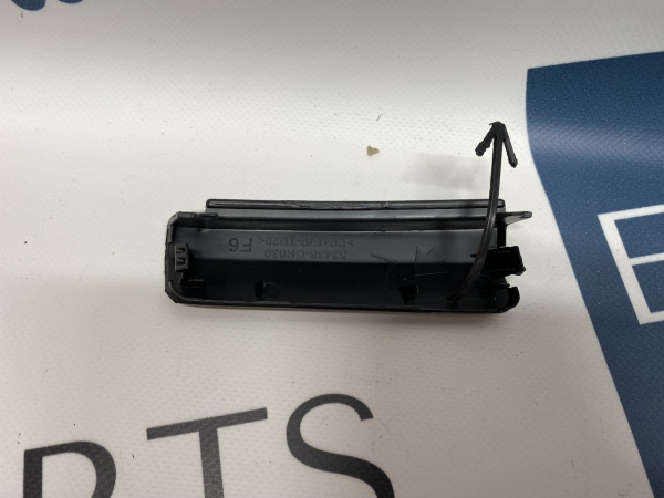 5243842901 Заглушка буксировочного крюка левая в бампер Toyota RAV4 2019-2021