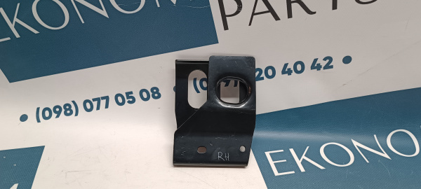 68195878AA Крепление (опора) радиатора нижняя правая Jeep Cherokee 2014-2018