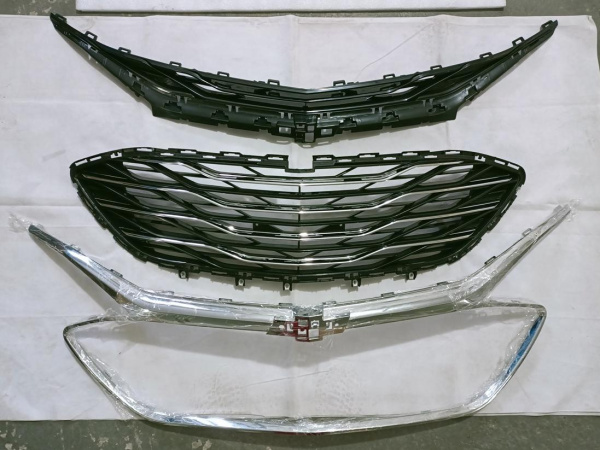 84565840chrome Решетка радиатора (в сборе) хром Chevrolet Malibu 2019-