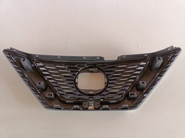 62310HV32B Решетка радиатора под дистрон Nissan Qashqai 2018-2022