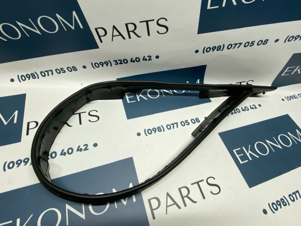 DS7Z16B990F Уплотнитель (резинка) капота Ford Fusion 2013-2020