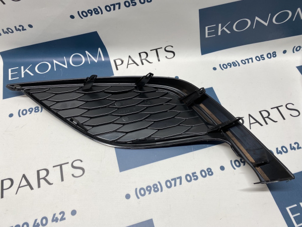 8148106220 Заглушка переднего бампера правая не крашена Toyota Camry SE, XSE 2021-