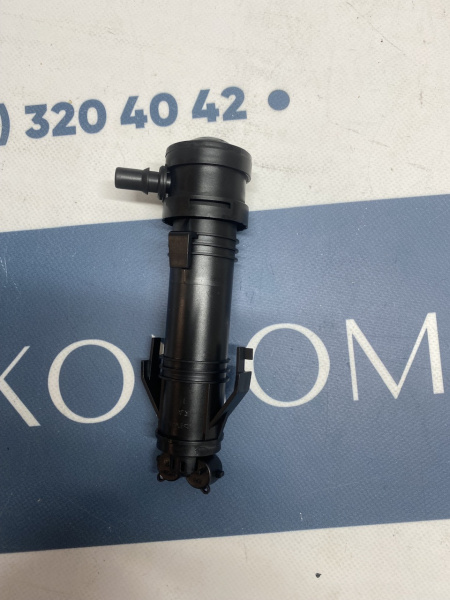 7P6955104A Форсунка омывателя фары правая Volkswagen Touareg 2015-2018