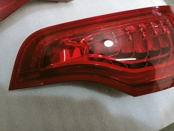 4L0945094F Задний фонарь правый AUDI Q7 2010-2015
