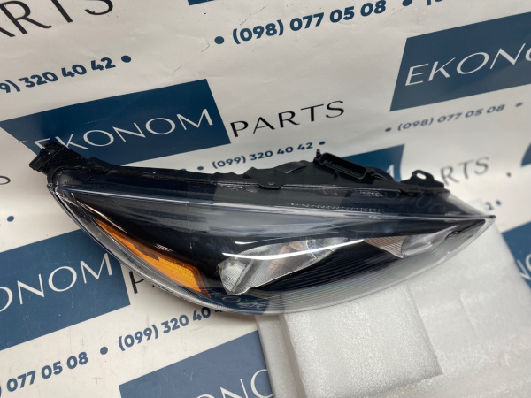 F1EZ-13008-GW Фара черная с активным катафотом правая Ford Focus 2015-2018