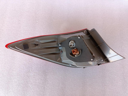 81550-02B10 Фонарь задний наружный правый USA Toyota Corolla SE 2017-2019