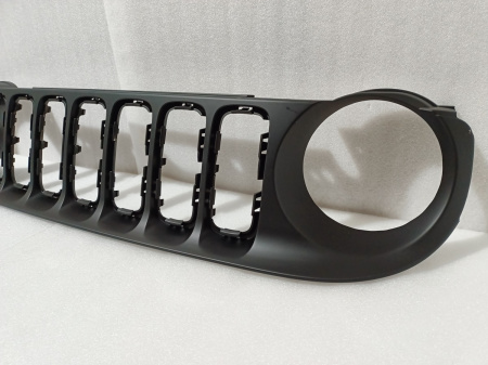 5XB15LXHAA Решетка радиатора черная  Jeep Renegade 2017-2019