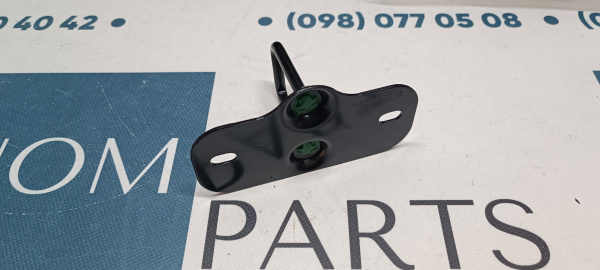 1059507-00-B Крючок замка капота (ригель) Tesla Model S 2016-2020