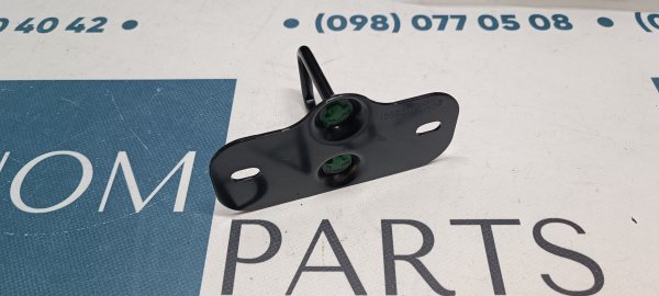 1059507-00-B Крючок замка капота (ригель) Tesla Model S 2016-2020