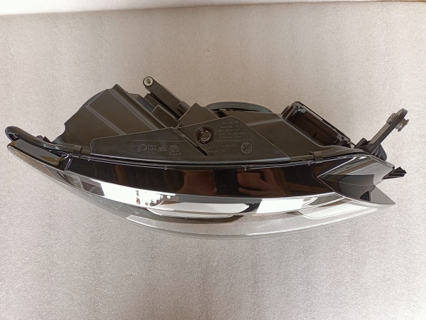 3C8 941 754 Q Фара правая EU Volkswagen Passate CC 2013-2018