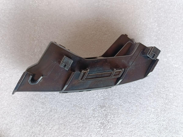 52562-02300 Крепление заднего бампера правое  Toyota Corolla 2020-2021