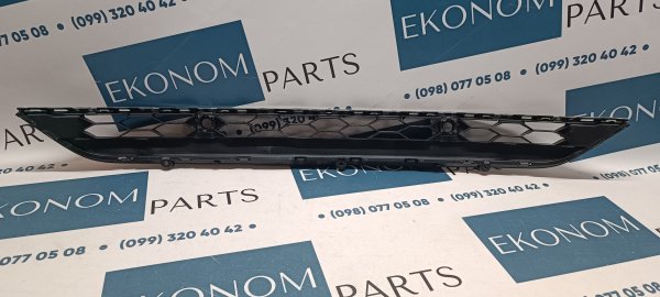 Решетка переднего бампера под парктроники графит Volkswagen Tiguan 2017-2020