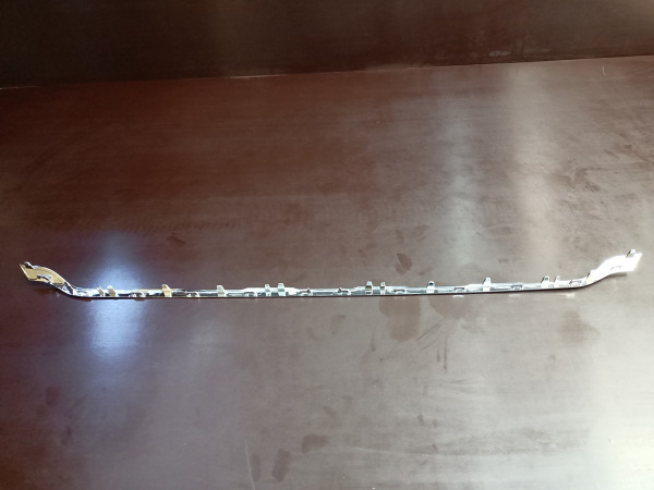 7P68530792ZZ Хром (молдинг) губы переднего бампера Volkswagen Touareg 2015-2018