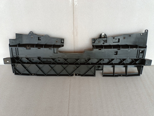 68203073AA Дефлектор радиатора 2.4 Jeep Cherokee 2014-2018