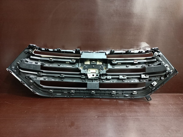 FT4Z-8200-AA Решетка радиатора хром с отверстием под камеру Ford Edge 2015-2018