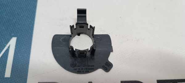 1088445-00-A Крепление парктроника (S10) Tesla Model 3 2017-2023