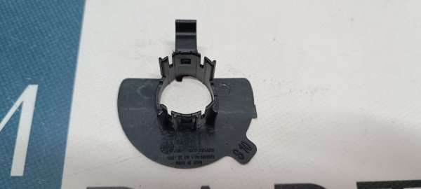 1088445-00-A Крепление парктроника (S10) Tesla Model 3 2017-2023