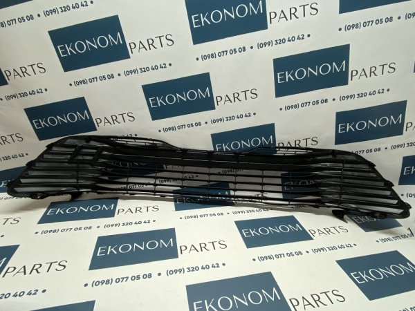 5310206100 Решетка бампера (не крашена)  Toyota Camry LE 2018-2021