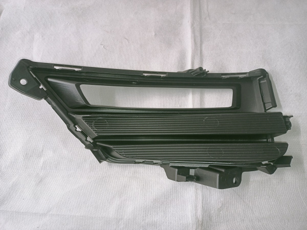 71106-TLA-A70 Рамка прямоугольной противотуманной фары правая Honda CR-V 2019-2021