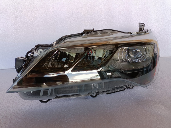 8115006C80 Фара темная SE левая Toyota Camry USA 2015-2017