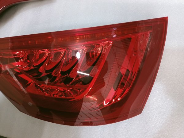 4L0945094F Задний фонарь правый AUDI Q7 2010-2015