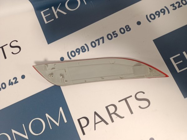 BM5Z13A565B Катафот заднего бампера левый USA Ford Focus Hatchback 2015-2018