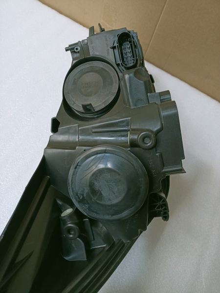 F1EZ-13008-GX Фара черная (без катафота) левая Ford Focus 2015-2018