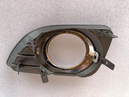 52030-06050Рамка противотуманной фары правая Toyota Camry 2009-2011