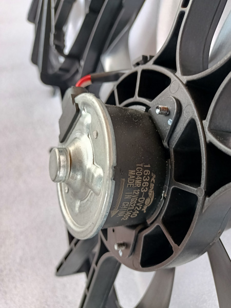 167110V100 Диффузор Toyota Camry 2012-2017