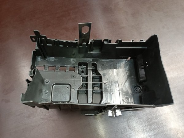 13354419 Площадка (поддон) под аккумулятор (АКБ) Chevrolet Cruze 2009-2015