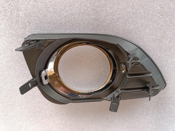 52040-06050Рамка противотуманной фары левая Toyota Camry 2009-2011