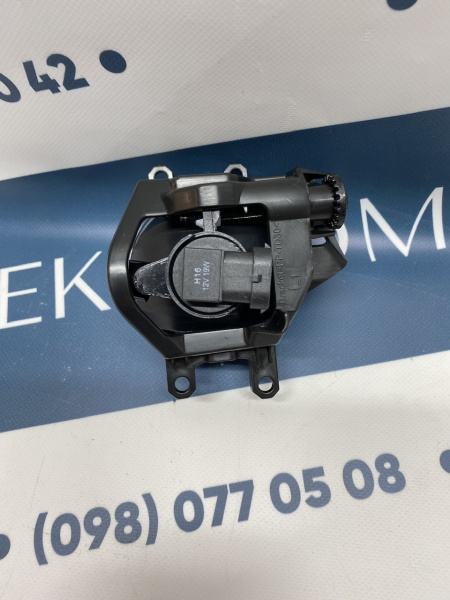 81220-02160 Противотуманна фара левая USA Toyota Highlander 2014-2019